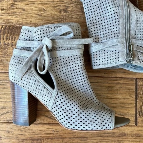 Sam Edelman Ellery Open Toe Bootie in Putty Perforated Suede Size 8 - Picture 2 of 14